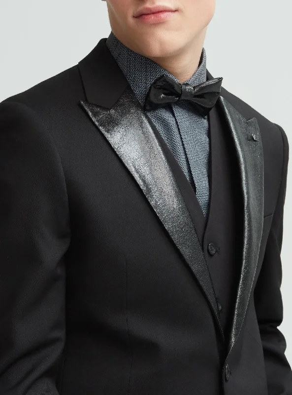 Semi-fitted plain black jacket with contrasting lapels